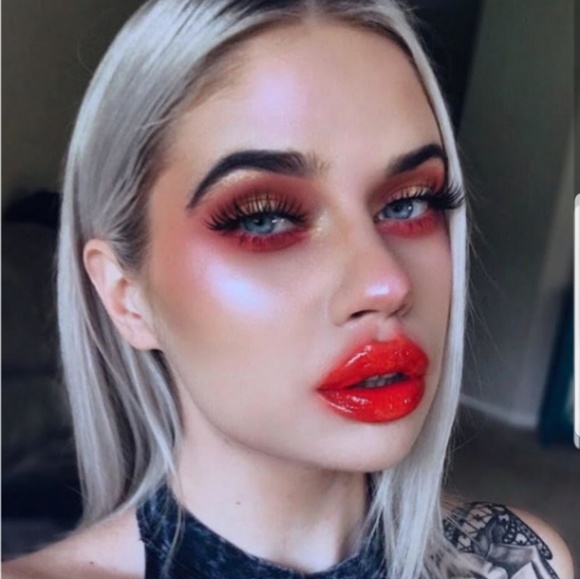 🤍🌟ELECTRO RED Medusa Makeup Shadow NWT - Picture 7 of 9